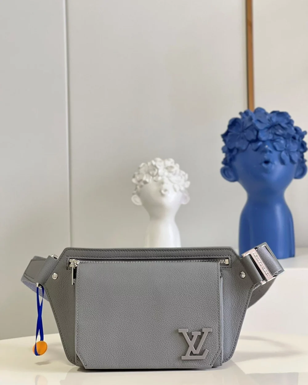 louis-vuitton-aerogram-slingbag-m59625