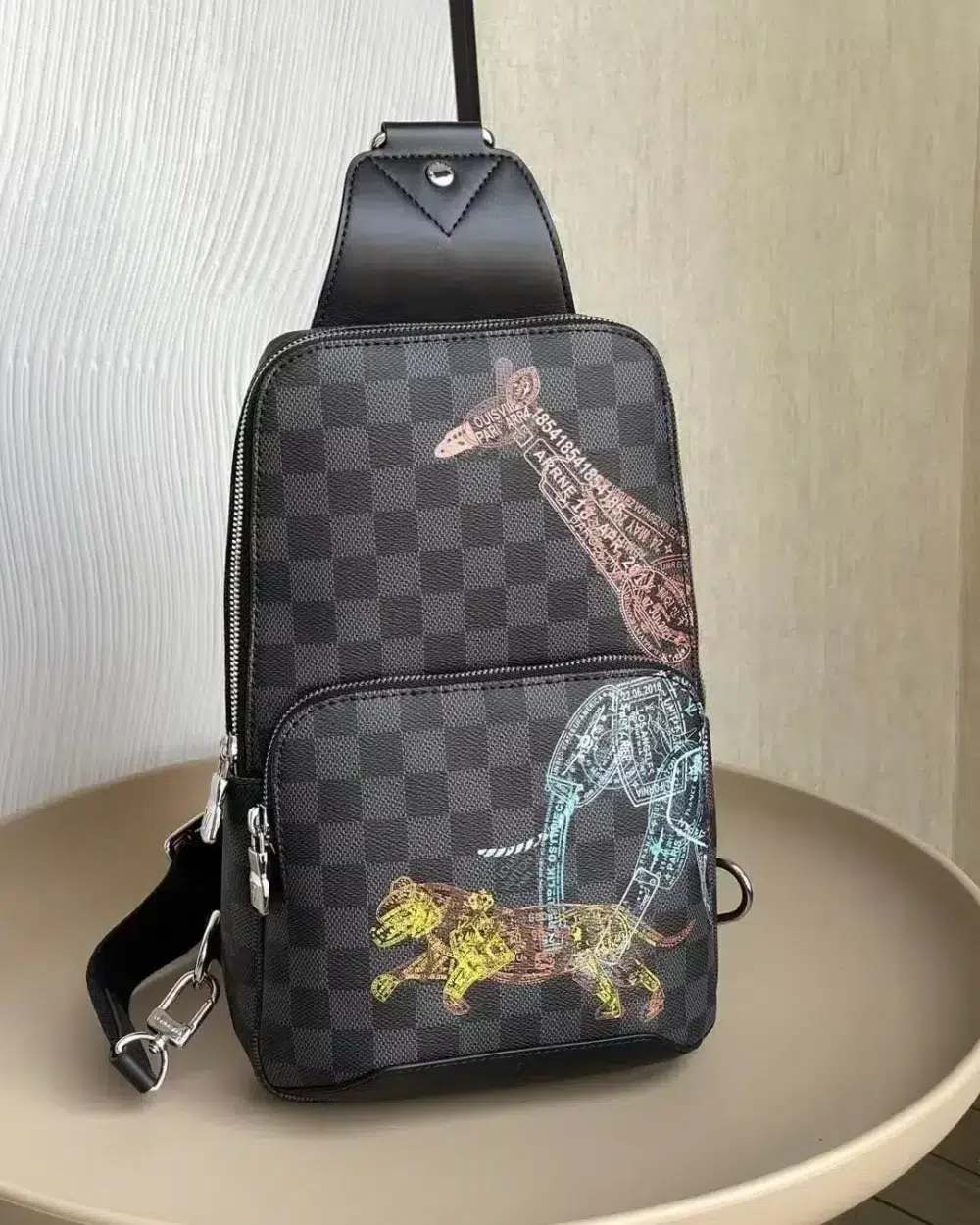 louis-vuitton-avenue-sling-bag-n452877