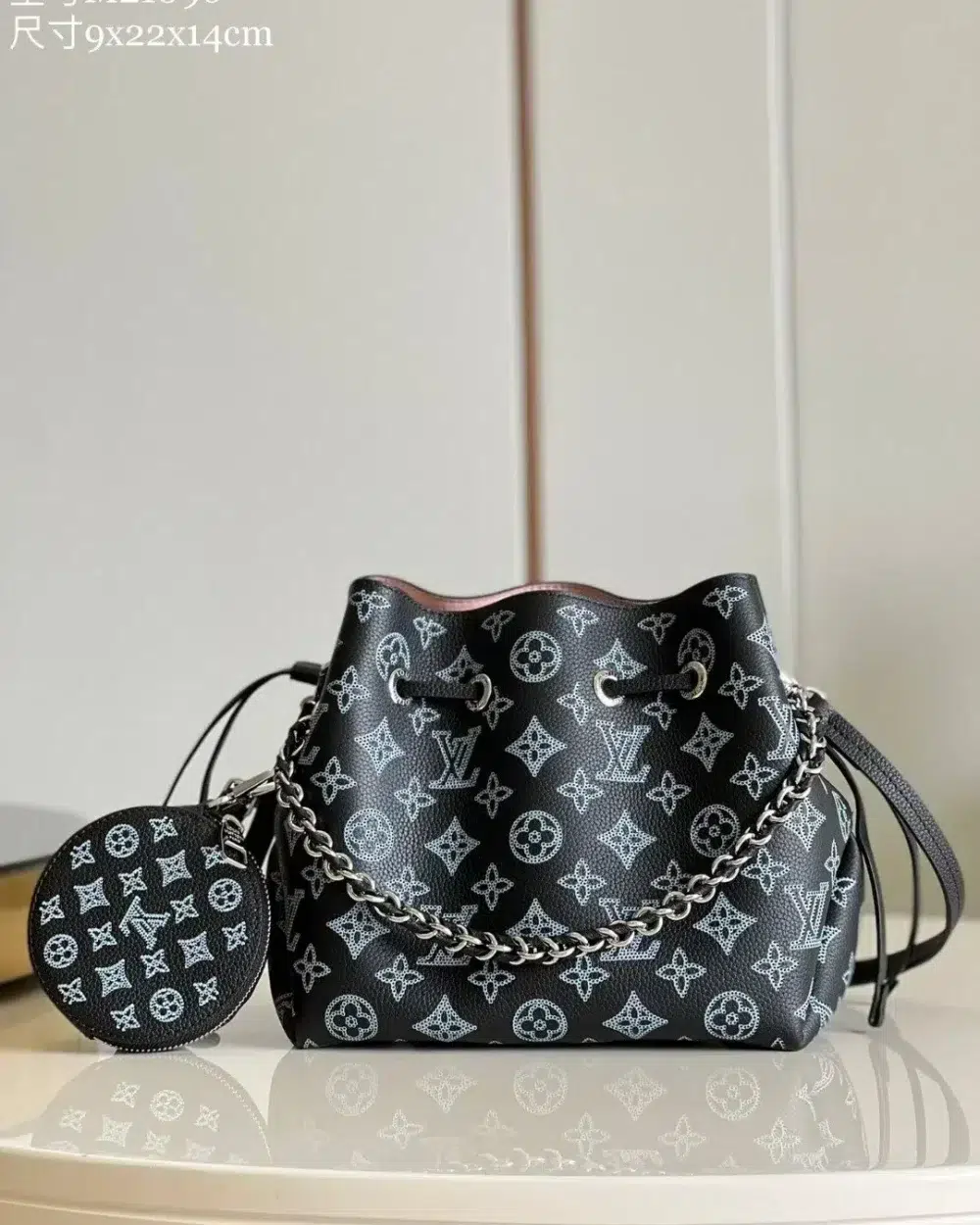 louis-vuitton-bella-bucket-m21096