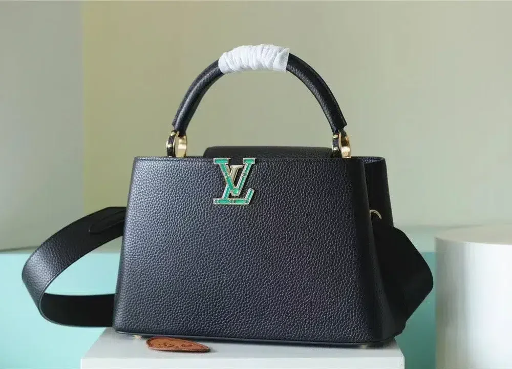 louis-vuitton-capucines-mm-m42259