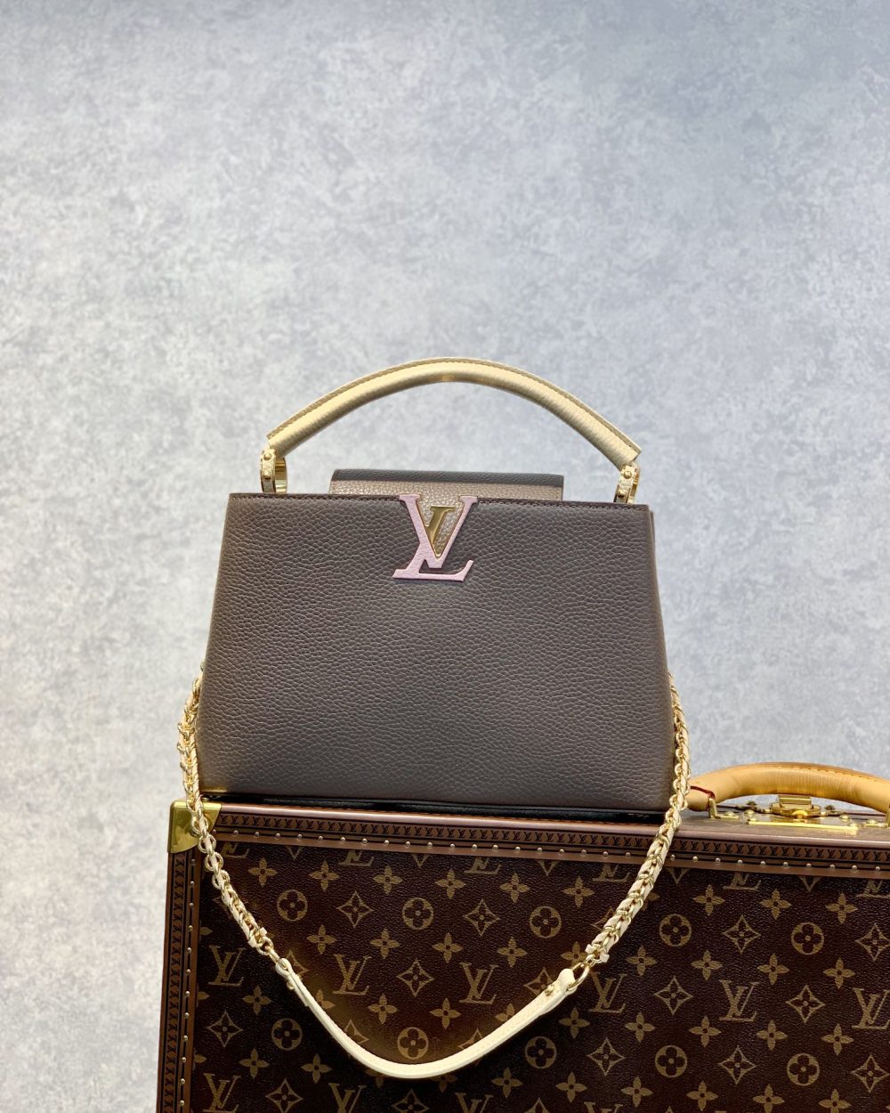 louis-vuitton-capucines-mm-taurillon-m59516