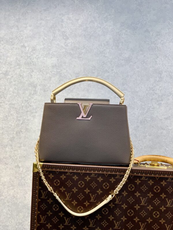 louis-vuitton-capucines-mm-taurillon-m59516