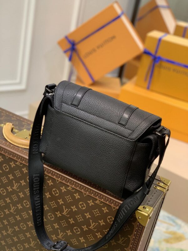 1:1 Replica Louis Vuitton LV Christopher Messenger Taurillon Black Quality Bag For Men M58476 - 11.4in/29cm
