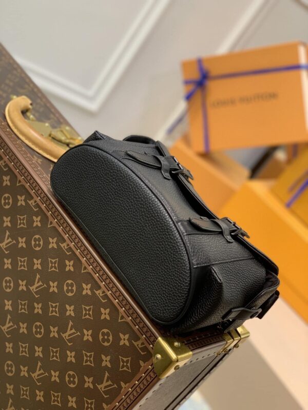 1:1 Replica Louis Vuitton LV Christopher Messenger Taurillon Black Quality Bag For Men M58476 - 11.4in/29cm