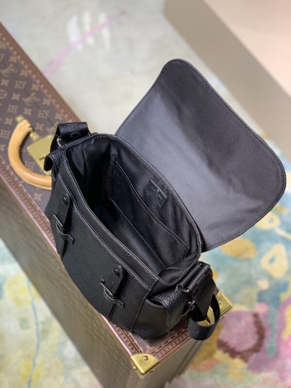 1:1 Replica Louis Vuitton LV Christopher Messenger Taurillon Black Quality Bag For Men M58476 - 11.4in/29cm