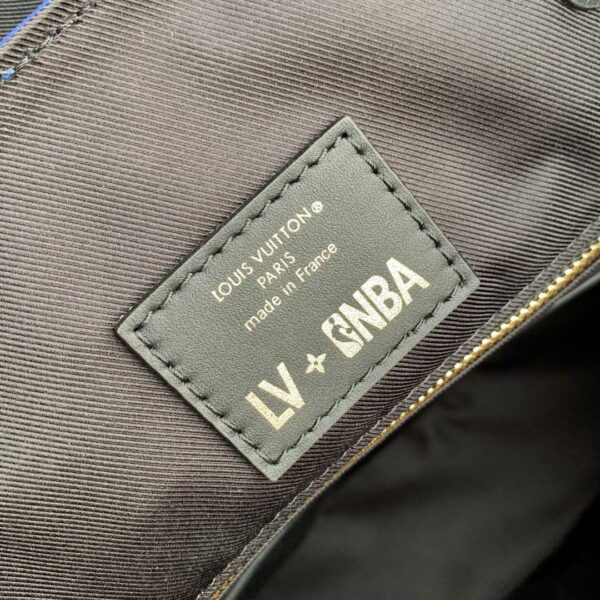 1:1 Replica Louis Vuitton LV CHRISTOPHER MM Essential Bag For Men M21104 - 17.3in/43.94cm
