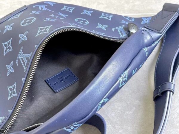 1:1 Replica Louis Vuitton LV Discovery Bumbag PM Monogram Shadow Navy Blue Unique Bag For Men M45729 - 17.3in/44cm