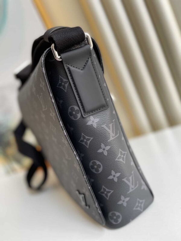 1:1 Replica Louis Vuitton LV District MM Monogram Eclipse Canvas Unique Bag For Men M44001 - 12.2in/31cm
