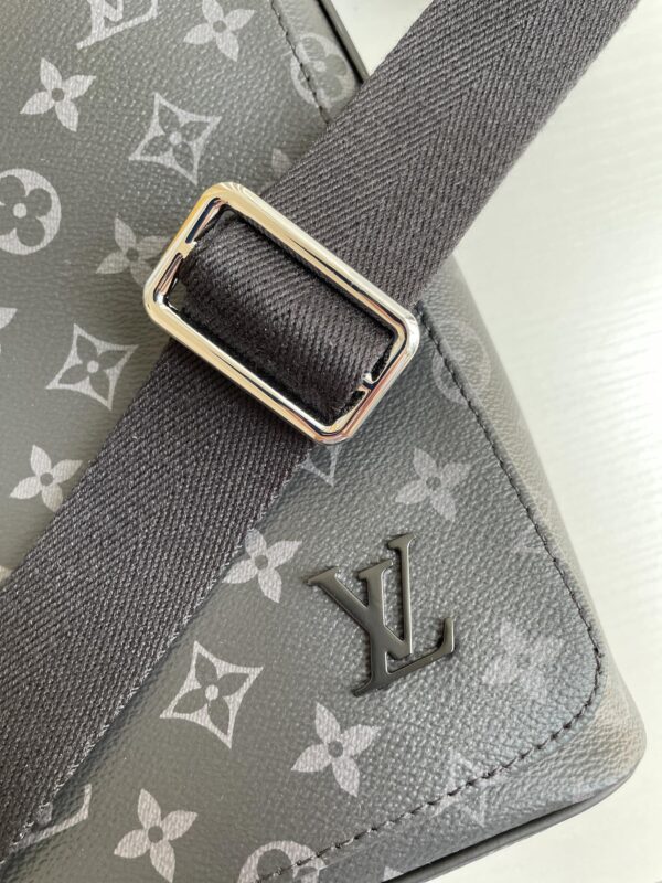 1:1 Replica Louis Vuitton LV District MM Monogram Eclipse Canvas Unique Bag For Men M44001 - 12.2in/31cm