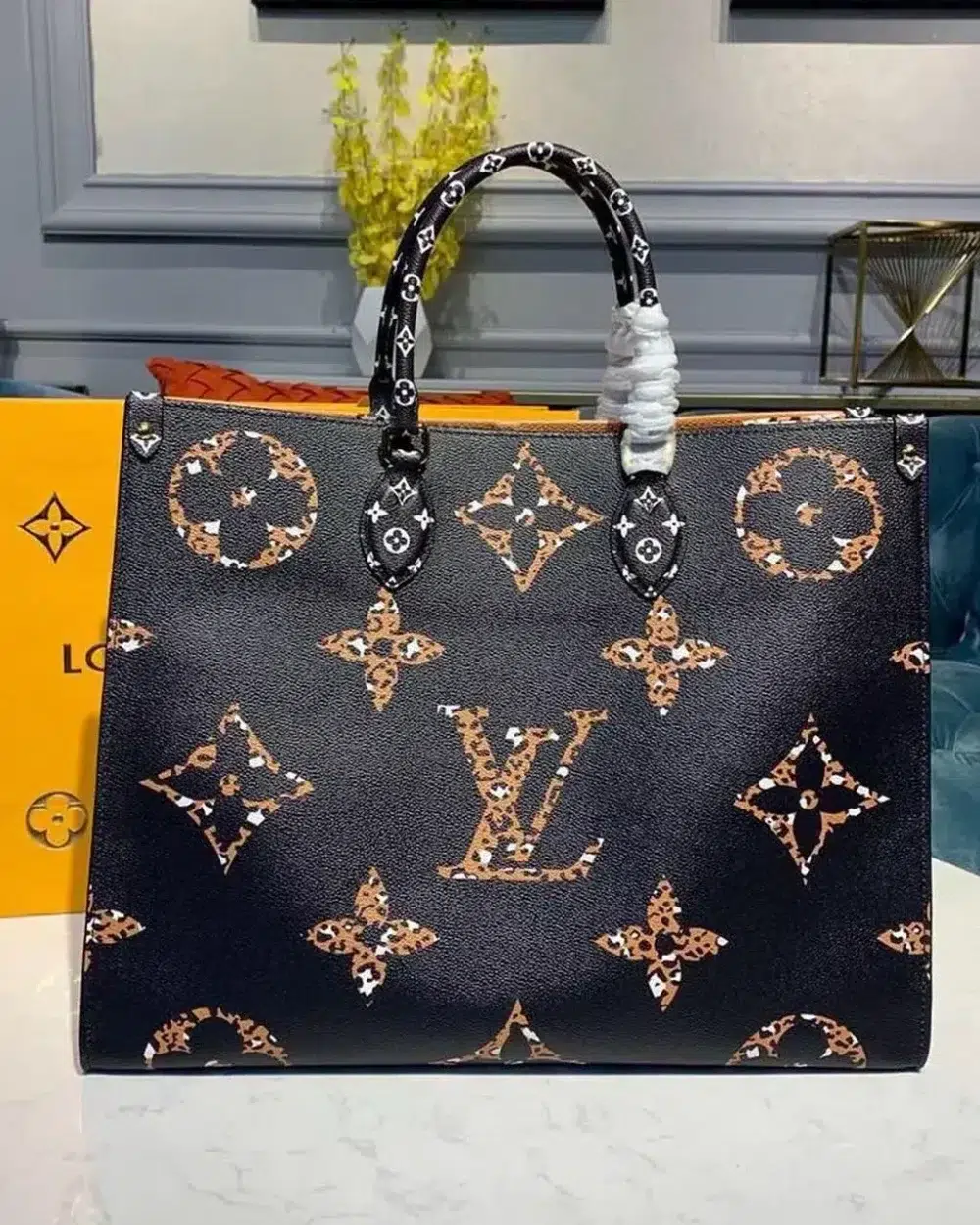 louis-vuitton-jungle-monogram-giant-onthego