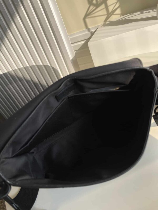 1:1 Replica Louis Vuitton LV Takeoff Messenger LV Aerogram Unique Bag For Men M57080 - 11in/28cm