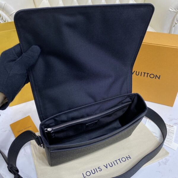 1:1 Replica Louis Vuitton LV New Flap Messenger Taiga Black Unique Bag For Men M30807 - 11.1in/28.3cm