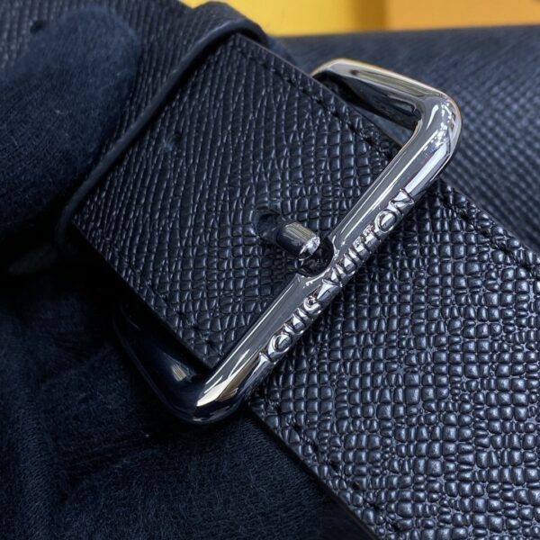 1:1 Replica Louis Vuitton LV New Flap Messenger Taiga Black Unique Bag For Men M30807 - 11.1in/28.3cm