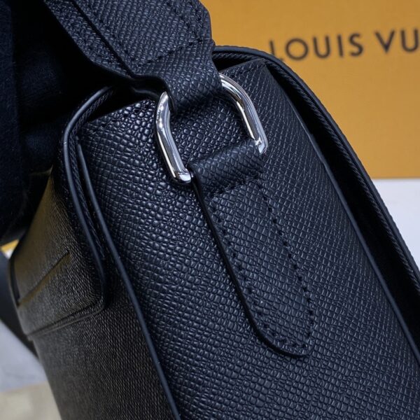 1:1 Replica Louis Vuitton LV New Flap Messenger Taiga Black Unique Bag For Men M30807 - 11.1in/28.3cm