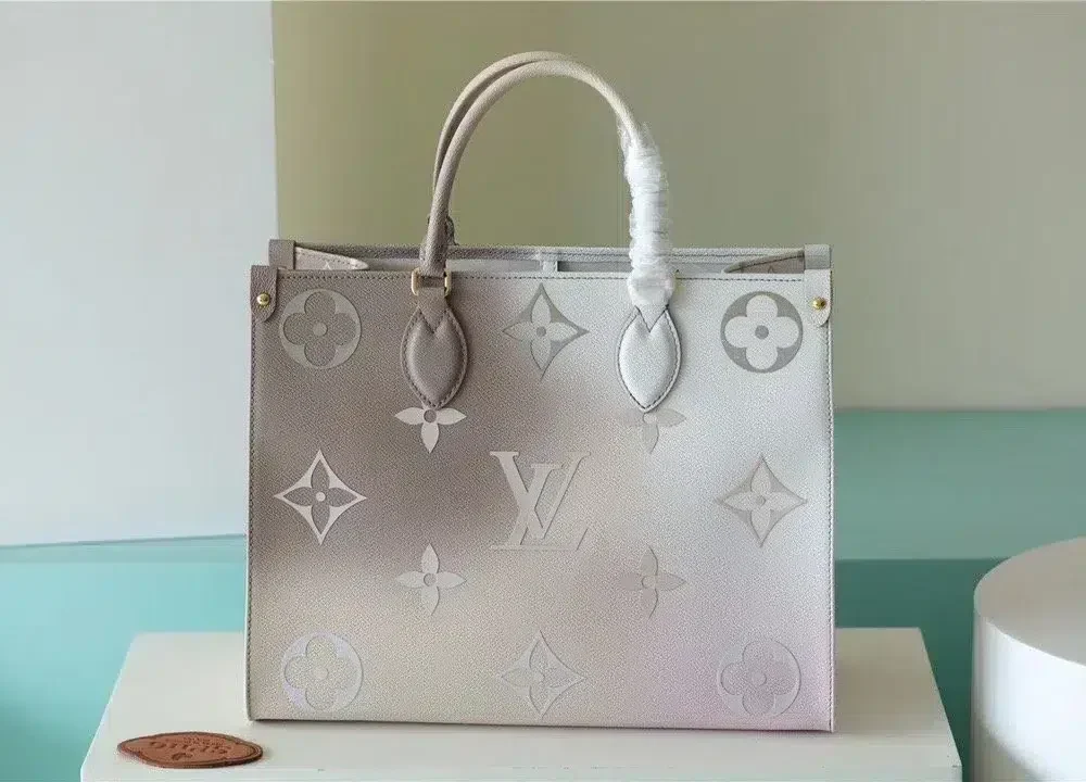 louis-vuitton-onthego-mm-monogram-canvas-sunset-kaki-m20510