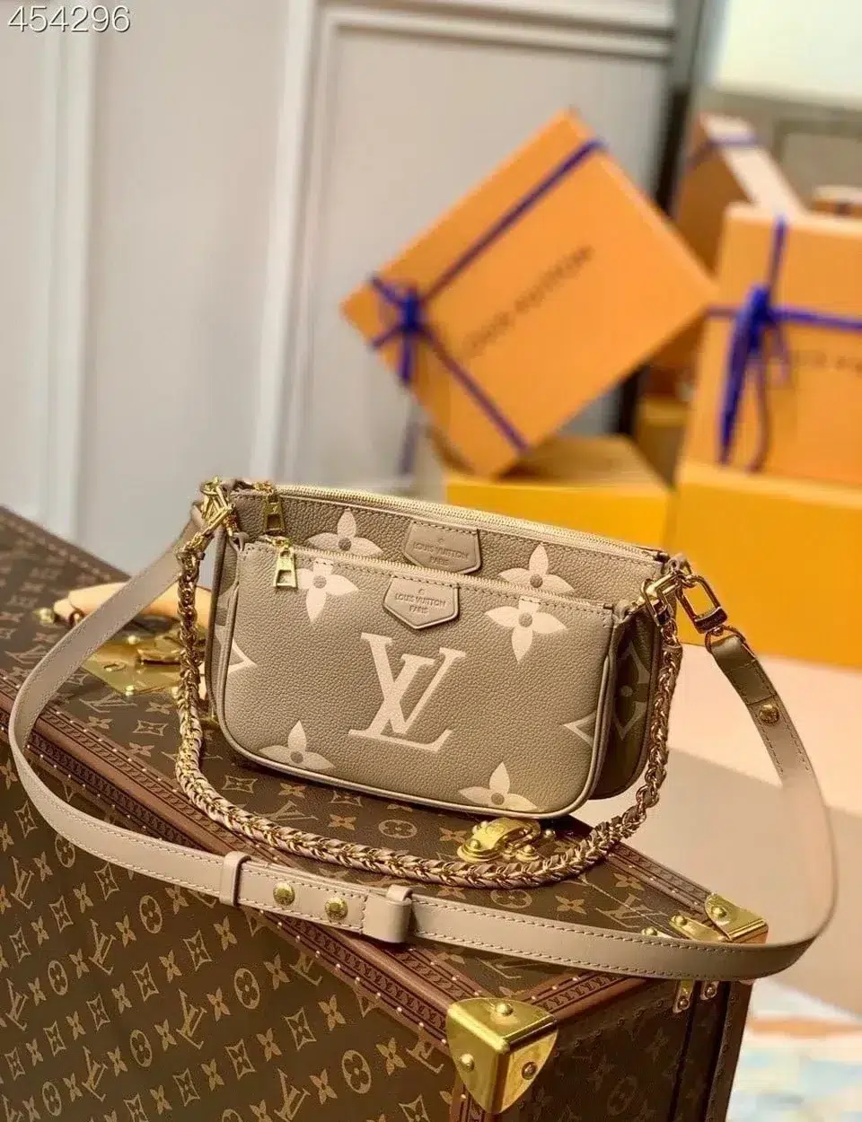 louis-vuitton-replica-multi-pochette-accessoires-monogram-empreinte-leather