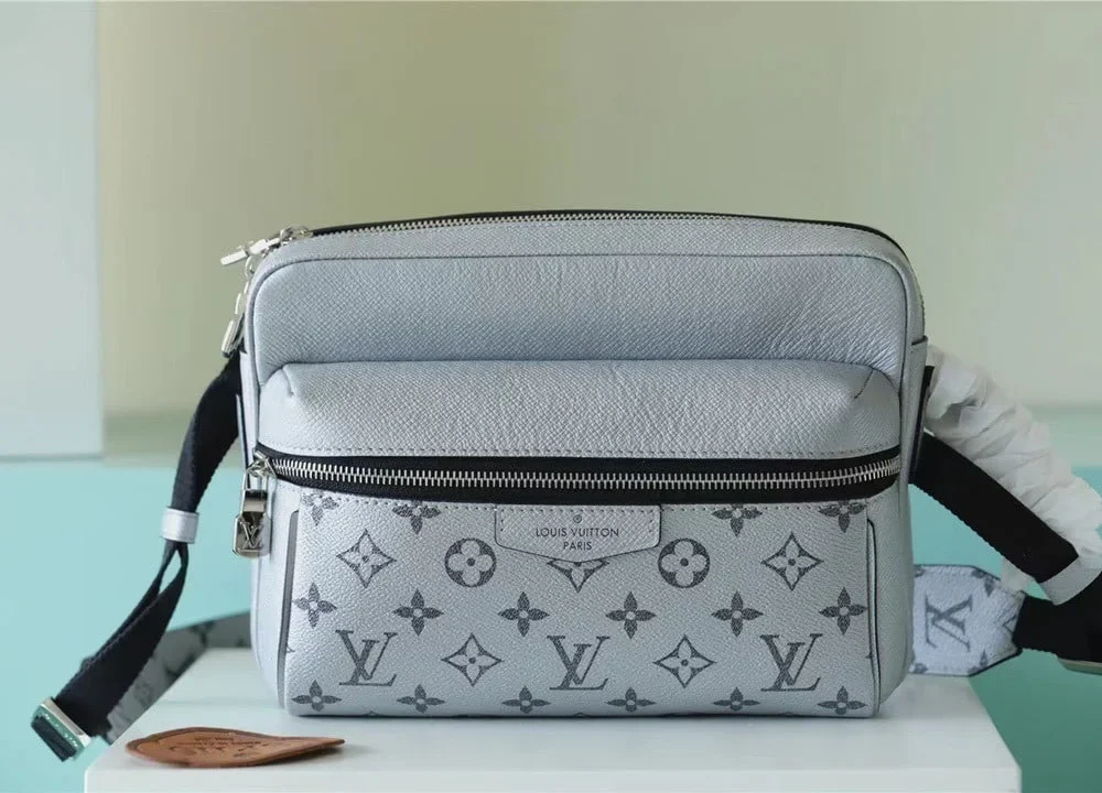 louis-vuitton-replica-outdoor-messenger-taigarama-m30830