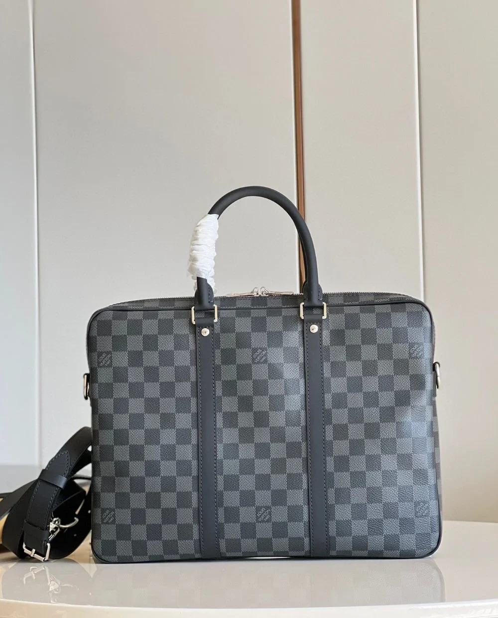 louis-vuitton-replica-porte-documents-voyage-pm-damier-graphite-canvas-n41478