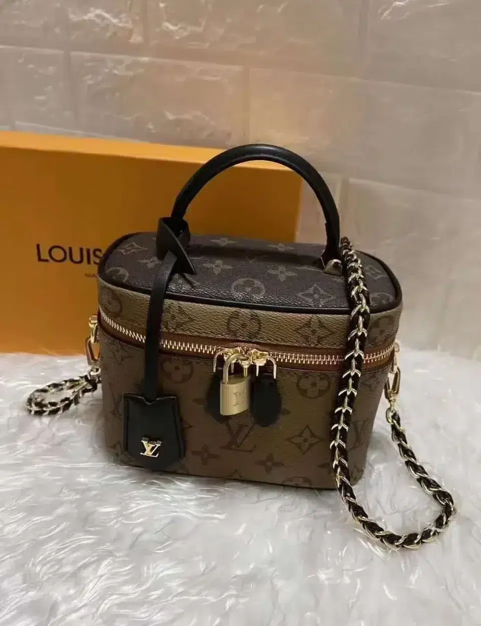 louis-vuitton-vanity-pm-m42264