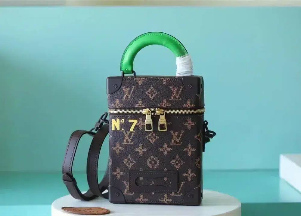 louis-vuitton-vertical-box-trunk-m59664