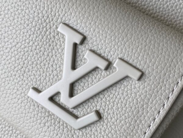 1:1 Replica Louis Vuitton LV Takeoff Backpack LV Aerogram Unique Bag For Men M59325 - 43cm