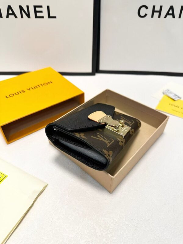 1:1 Replica Louis Vuitton Pallas Monogram 13cm Black
