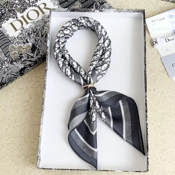 Square 70cm Silk Scarves (Random Style)