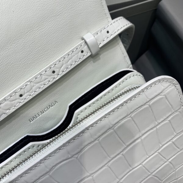 Balenciaga Bolso Bandolera B In White, For Women, Women's Bags 7in/18cm