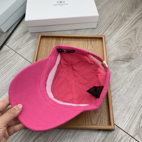 Balenciaga Diagonal Cap In Pink