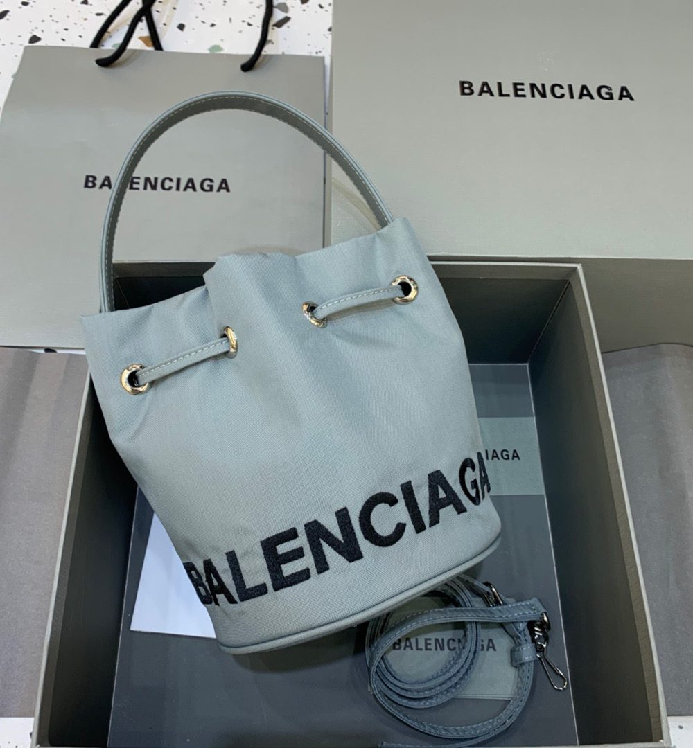 Balenciaga Le Cagole Medium Bucket Bag In Light Gray, For Women, Women's Bags 7in/18cm
