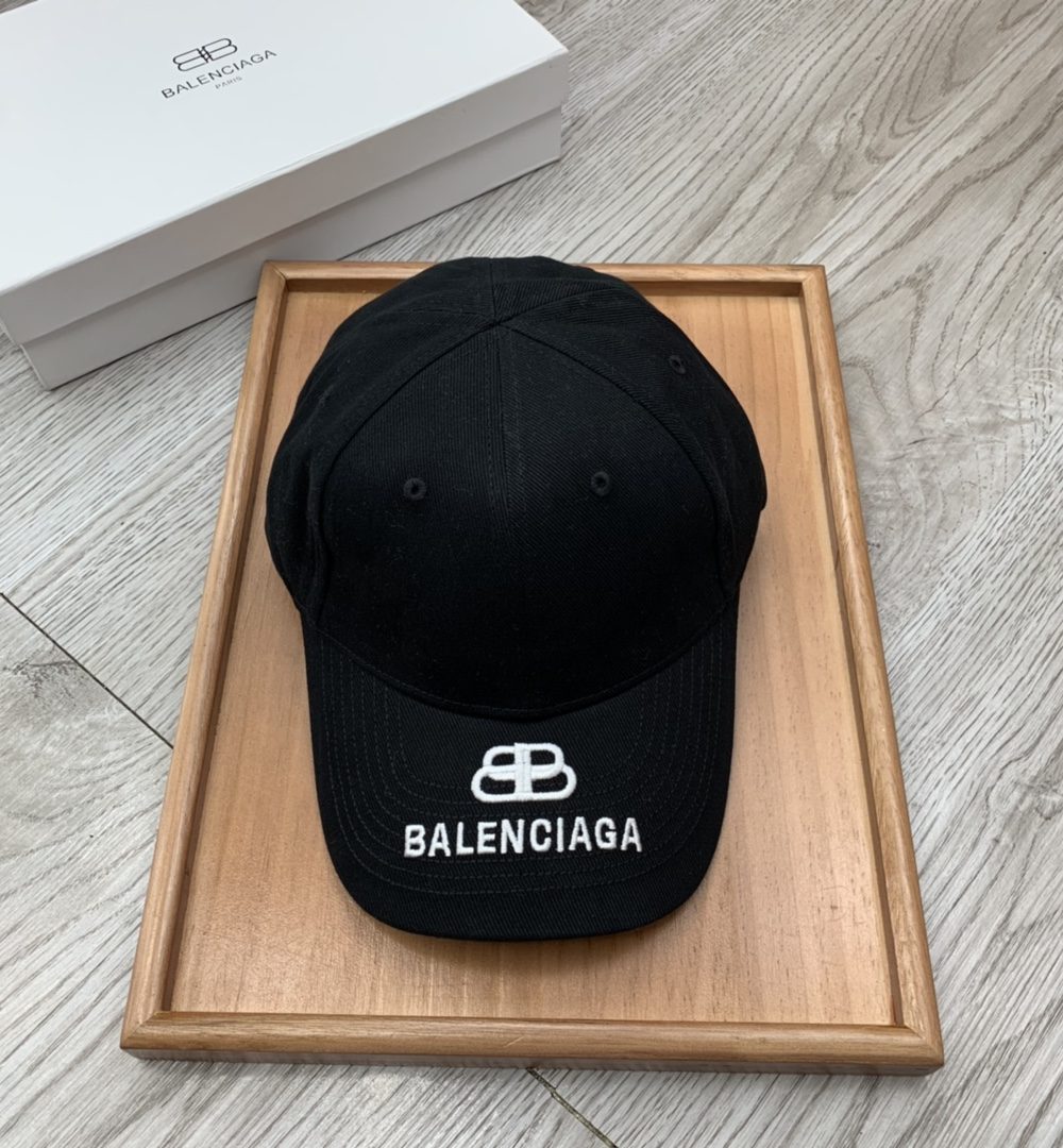 Balenciaga Logo Cap In Black