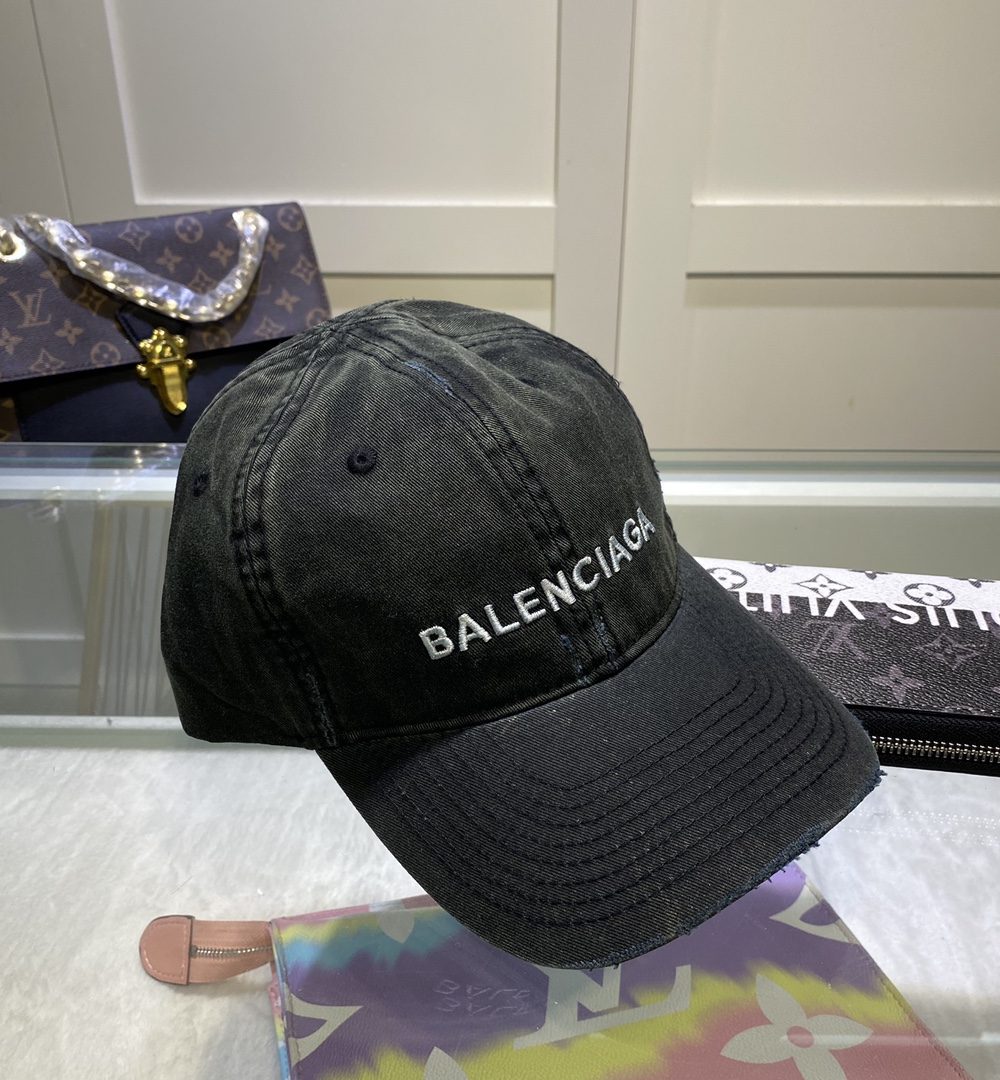 Balenciaga Logo Front Cap In Black