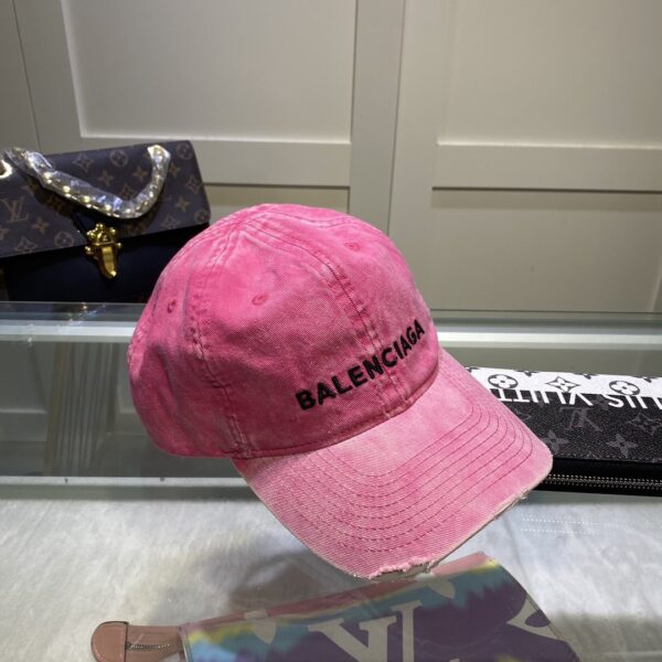 Balenciaga Logo Front Cap In Pink