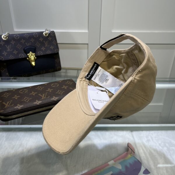 Balenciage BB Paris Icon Cap Cream Cap 704105410B20936
