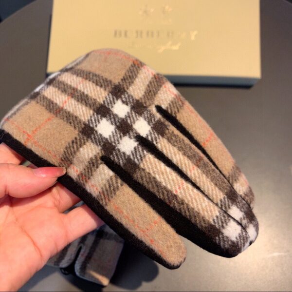 Burberry Cashmere Gloves In Brown
