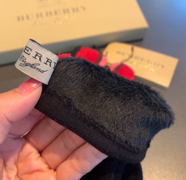 Burberry Cashmere Gloves In Red