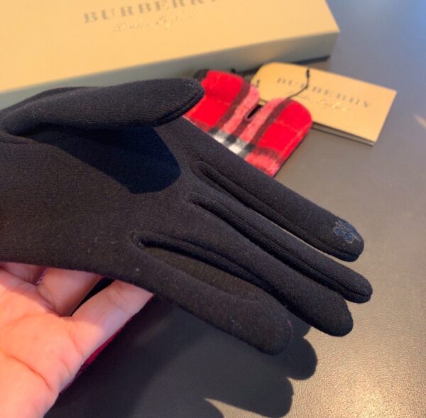 Burberry Cashmere Gloves In Red