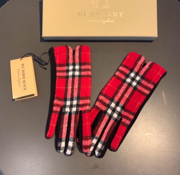Burberry Cashmere Gloves In Red