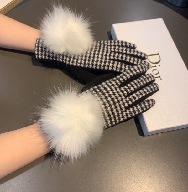 Burberry Cashmere Gloves In White