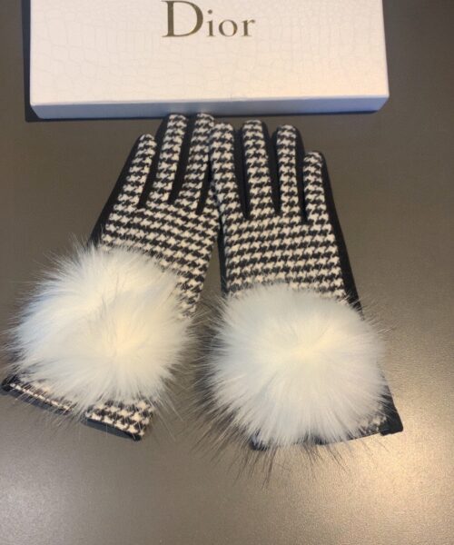 Burberry Cashmere Gloves In White