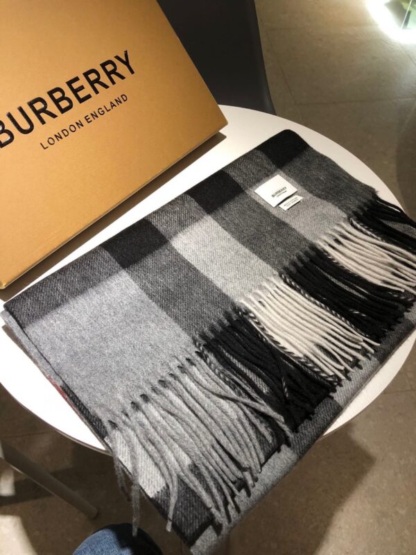 Burberry The Classic Check Cashmere Grey 66in/168cm