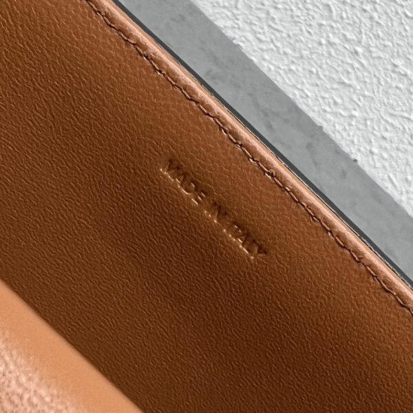 1:1 Replica Celine Box Triomphe Tan For Women 9in/22cm 199993BFN.04LU