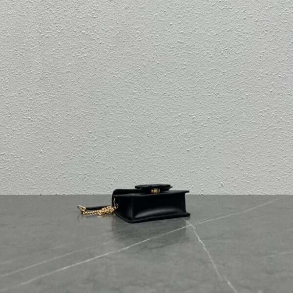1:1 Replica Celine Card Holder On Chain Triomphe Black For Women 4in/11cm 10J743DPV.38NO