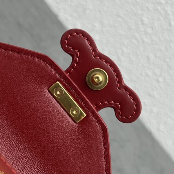 1:1 Replica Celine Card Holder On Chain Triomphe Red For Women 4in/11cm 10J743DPV.27VD
