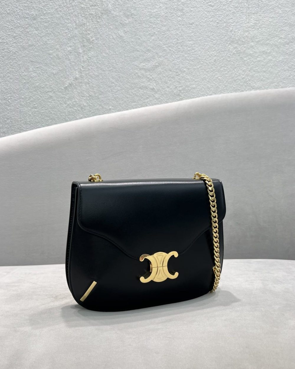 1:1 Replica Celine Chain Besace Triomphe Black For Women 10in/24.5cm 199273BF4.38NO