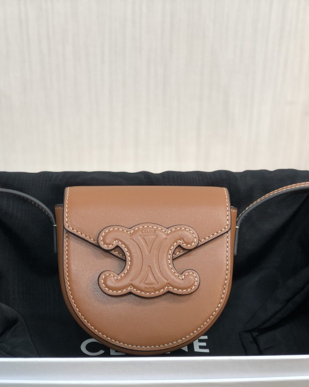 1:1 Replica Celine Mini Besace Cuir Triomphe Brown For Women 4in/11cm 10J303DPQ.04LU