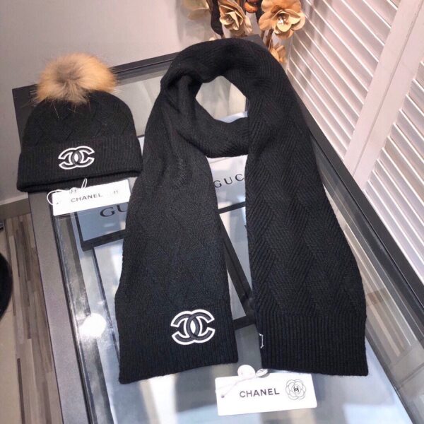 Chanel Beanie & Scarf Set In Black