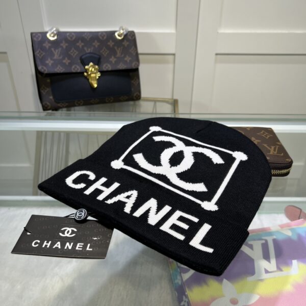Chanel Beanie In Black