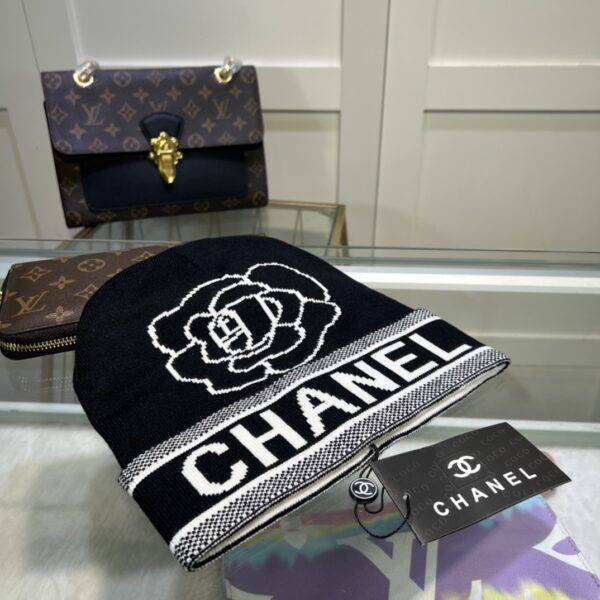 Chanel Beanie In Black