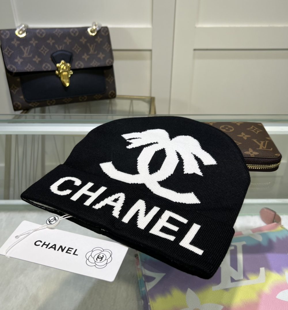 Chanel Beanie In Black